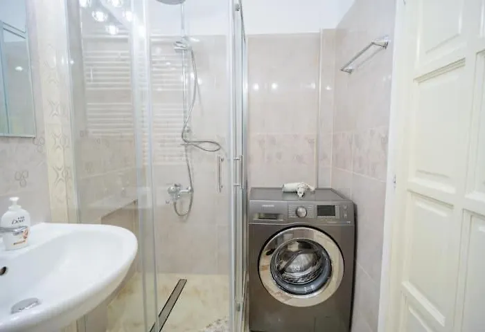 Suvenir Chic, A Fusion Of Modern, Elegance And Harmony Daire *