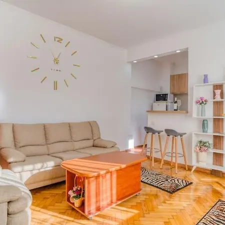 דירה Suvenir Chic, A Fusion Of Modern, Elegance And Harmony *