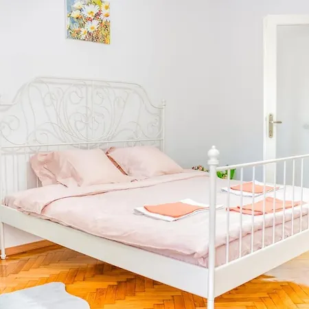 דירה Suvenir Chic, A Fusion Of Modern, Elegance And Harmony