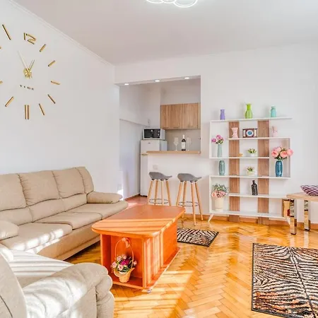 Suvenir Chic, A Fusion Of Modern, Elegance And Harmony דירה בוקרשט